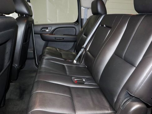 Used 2011 Chevrolet Suburban LT image 20