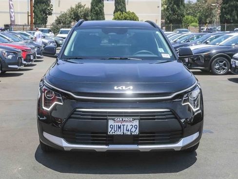 Certified 2025 Kia Niro EX FWD image 3
