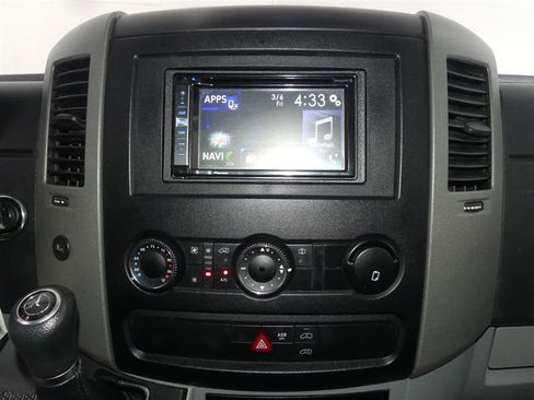 Used 2015 Mercedes-Benz Sprinter 2500 image 27