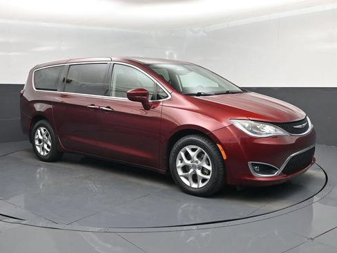 Used 2020 Chrysler Pacifica Touring w/ Tire & Wheel Group FWD image 1