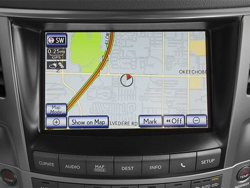 Used 2013 Lexus LX 570 4WD w/ Luxury Pkg w/Pre-crash image 20
