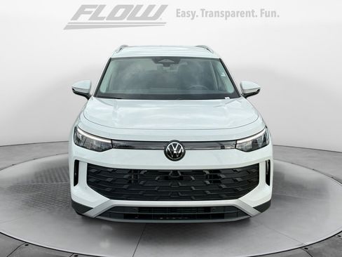 New 2026 Volkswagen Tiguan SE image 2