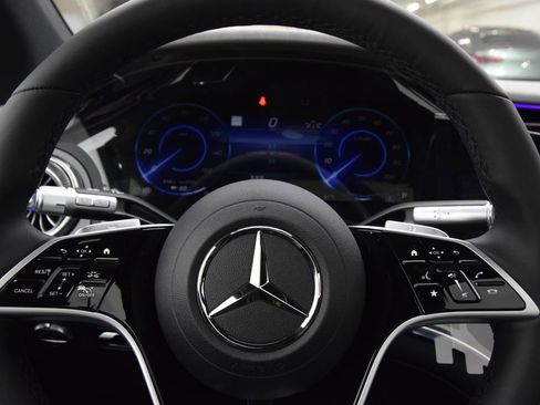 New 2026 Mercedes-Benz EQS 550 4MATIC SUV image 24