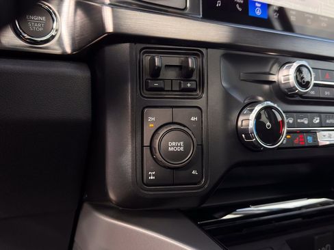 New 2026 Ford F250 Lariat w/ Black Appearance Package image 55