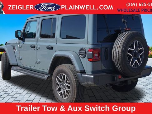 Used 2024 Jeep Wrangler Unlimited Sahara AWD/4WD image 3