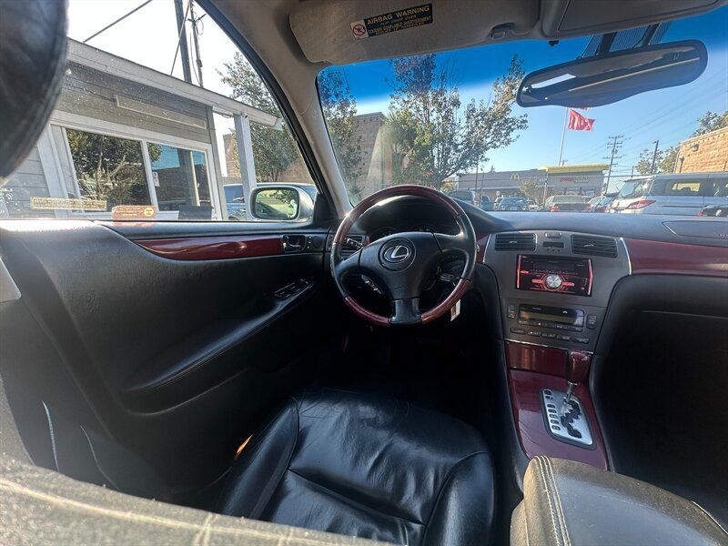 Used 2002 Lexus ES 330 w/ Premium Pkg FWD image 15