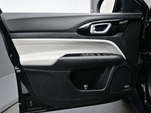 Used 2022 Jeep Compass Limited w/ Sun and Sound Group image 9