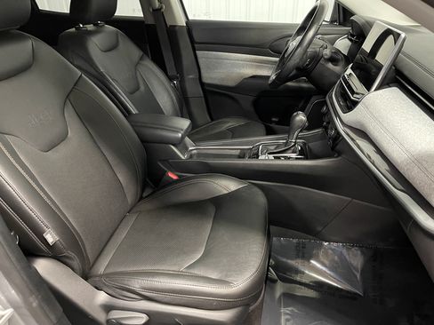 Used 2022 Jeep Compass Latitude AWD/4WD image 17
