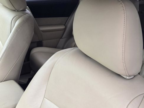 Used 2013 Toyota Highlander Plus image 22