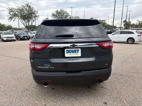 Used 2021 Chevrolet Traverse LT w/ LPO, Black Accent Package AWD/4WD image 4