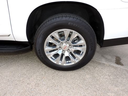 Certified 2025 GMC Yukon XL Denali AWD/4WD image 9