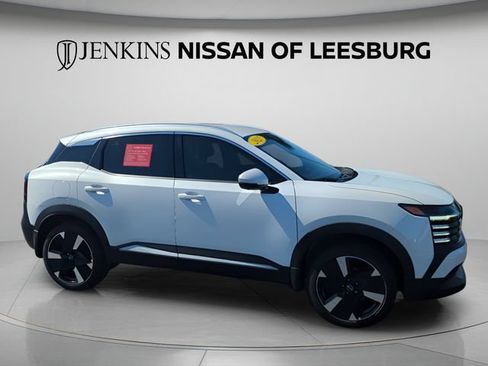 Certified 2025 Nissan Kicks SR FWD image 2