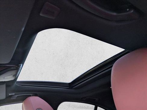 Used 2025 BMW 330i Sedan w/ Convenience Package image 17