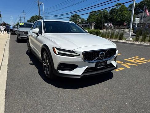 Used 2025 Volvo V60 B5 Cross Country Plus AWD/4WD image 6