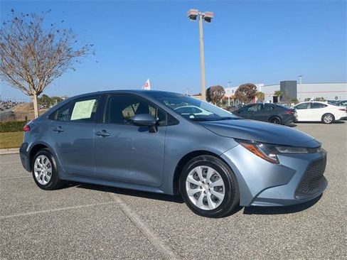 Certified 2022 Toyota Corolla LE image 2