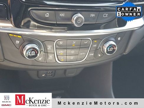 Used 2023 Chevrolet Traverse Premier FWD image 18
