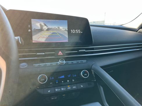 Used 2025 Hyundai Elantra SEL image 21