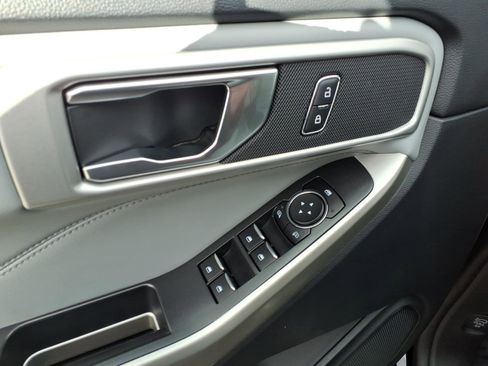 Used 2023 Ford Explorer XLT w/ Equipment Group 202A image 14