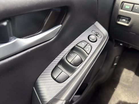Used 2025 Nissan Sentra SV FWD image 8
