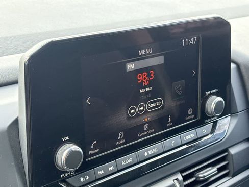 Used 2024 Nissan Pathfinder S image 18