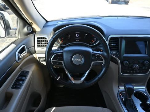 Used 2020 Jeep Grand Cherokee Laredo image 13