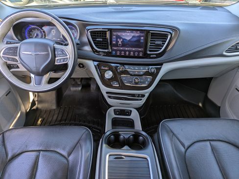 Used 2018 Chrysler Pacifica Limited w/ Advanced Safetytec Group image 17