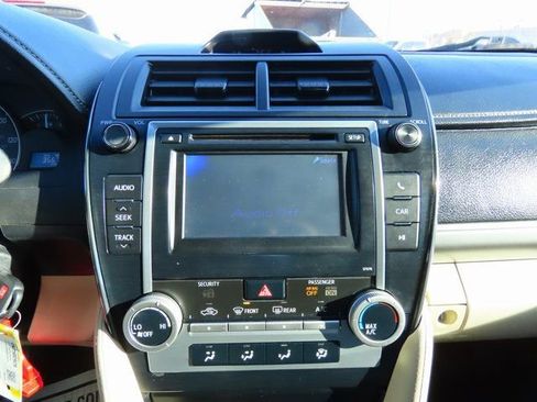 Used 2013 Toyota Camry LE image 23