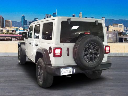 Used 2026 Jeep Wrangler Unlimited Sport AWD/4WD image 5