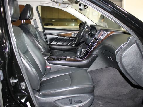 Used 2018 INFINITI Q50 Luxe w/ Essential Package (3.0T Luxe) AWD/4WD image 29