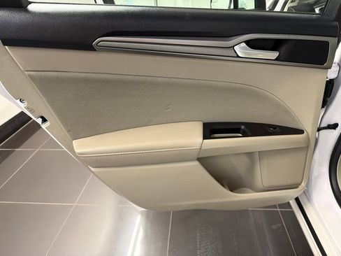 Certified 2018 Ford Fusion SE w/ Fusion SE Technology Package FWD image 33