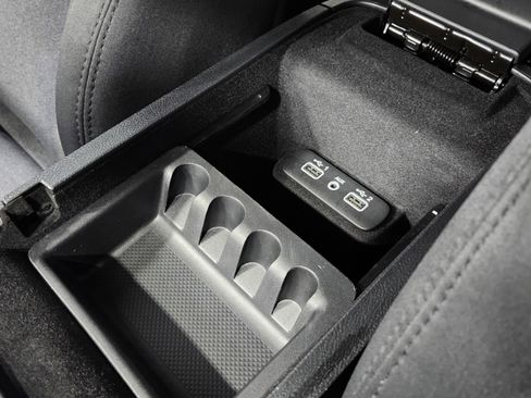 Used 2020 Chrysler 300 Touring w/ Driver Convenience Group image 9