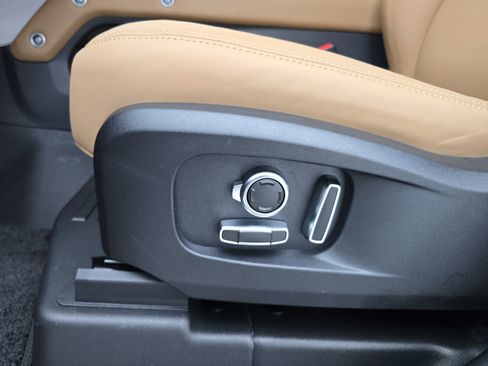 New 2026 Land Rover Defender 130 X-Dynamic SE image 29