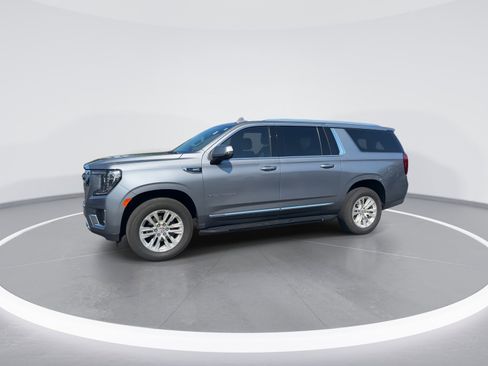 Used 2022 GMC Yukon XL SLT w/ SLT Premium Package AWD/4WD image 5