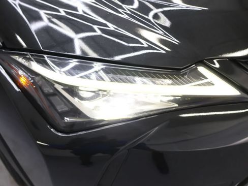 Used 2020 Lexus UX 200 w/ Premium Package FWD image 28