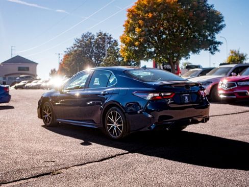 Used 2024 Toyota Camry SE image 5