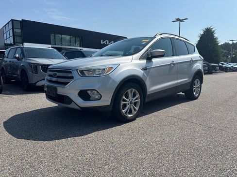 Used 2018 Ford Escape SE w/ SE Sync 3 Package FWD image 1