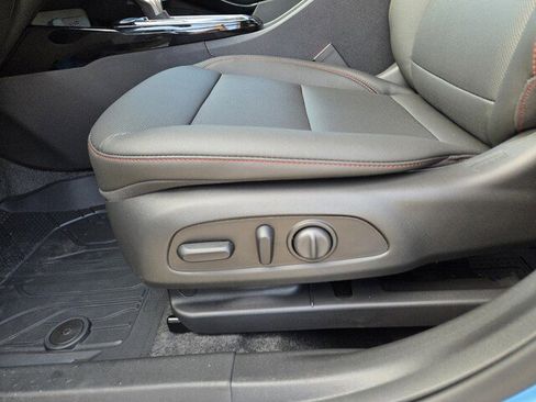 New 2026 Chevrolet Trax RS w/ Sunroof Package image 10