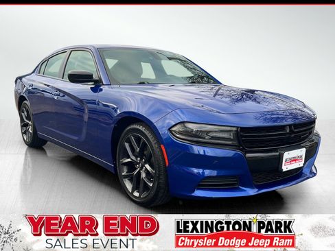 Used 2019 Dodge Charger SXT image 1