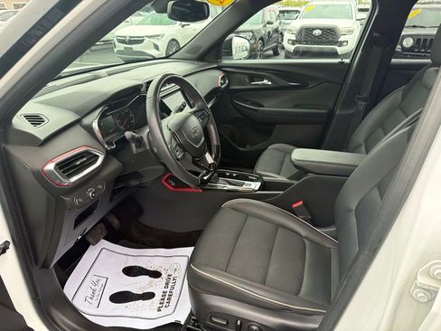 Used 2022 Chevrolet TrailBlazer RS w/ Sun and Liftgate Package AWD/4WD image 12