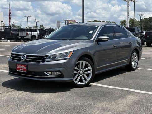 Used 2017 Volkswagen Passat 1.8T SEL Premium FWD image 1