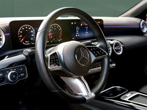 Used 2025 Mercedes-Benz CLA 250 4MATIC image 30