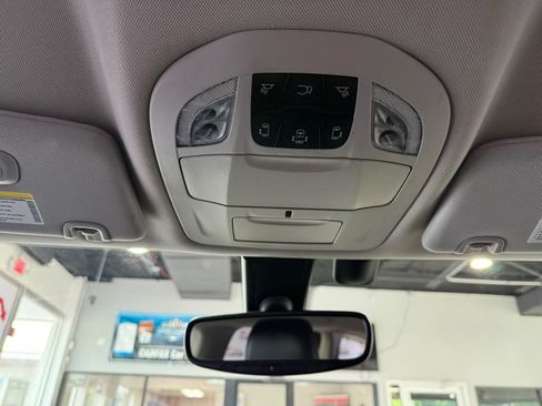 Used 2020 Chrysler Pacifica Touring-L FWD image 45