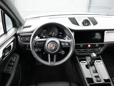 Certified 2026 Porsche Macan AWD/4WD image 18