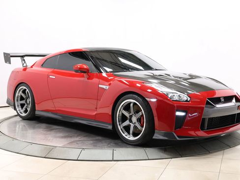 Used 2019 Nissan GT-R Premium w/ Premium Interior Package AWD/4WD image 95