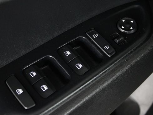 Certified 2025 Hyundai Venue SE FWD image 23