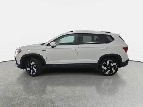 Used 2024 Volkswagen Taos SEL image 8