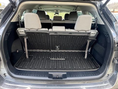 Used 2021 Toyota Highlander LE image 21