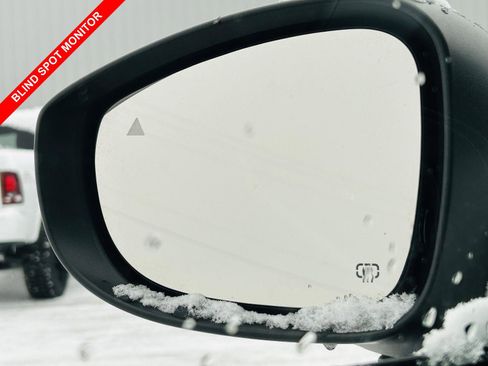 Used 2023 Chrysler Pacifica Touring-L w/ S Appearance Package image 9