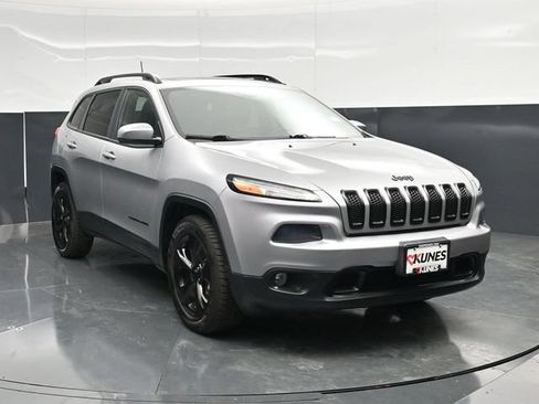 Used 2017 Jeep Cherokee High Altitude AWD/4WD image 4