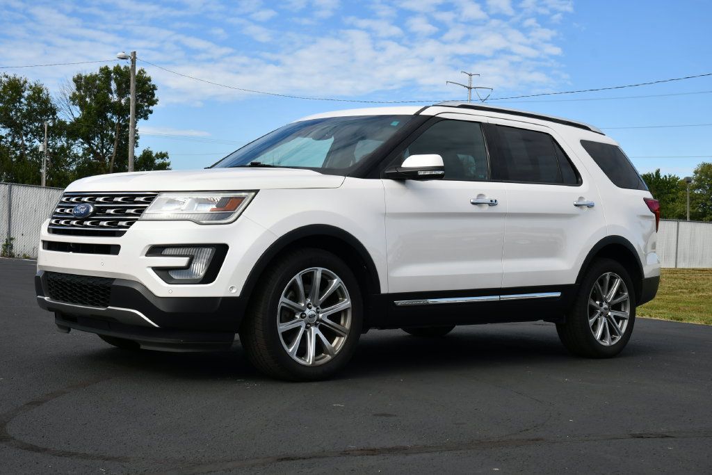 Used 2017 Ford Explorer Limited w/ Equipment Group 301A AWD/4WD image 3